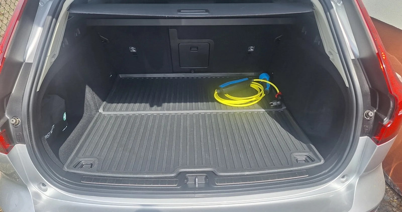 Volvo V60 cena 129900 przebieg: 80700, rok produkcji 2020 z Kielce małe 301